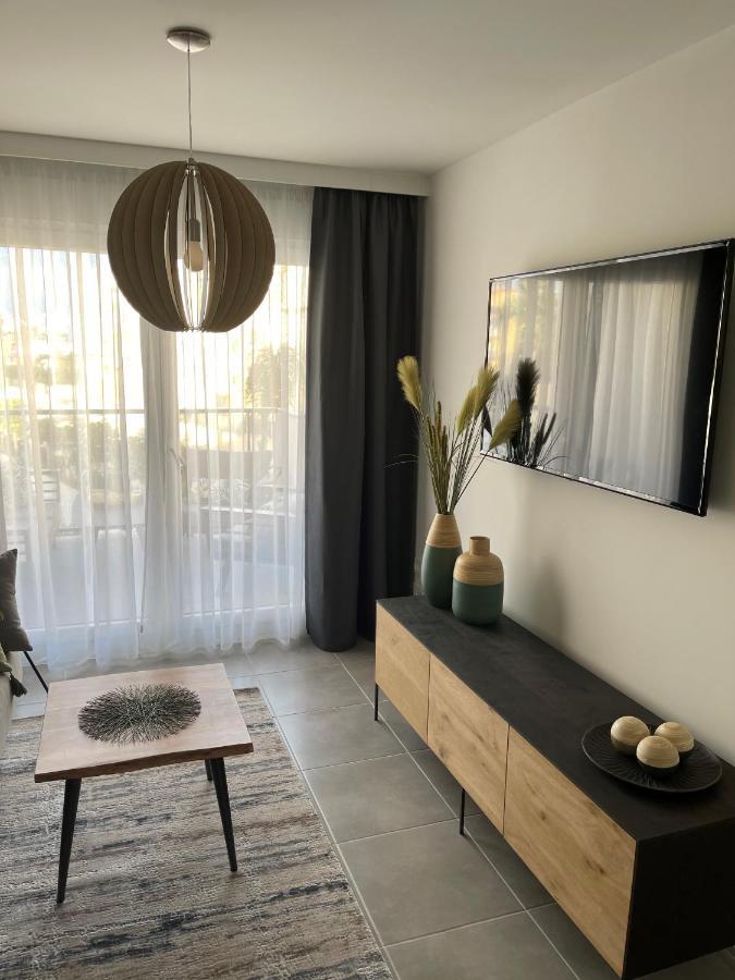 Sunny Apartment In Denia With Outdoor Swimming Pool And Garage Parking Place Included, 300M From The Sandy Beach Buitenkant foto